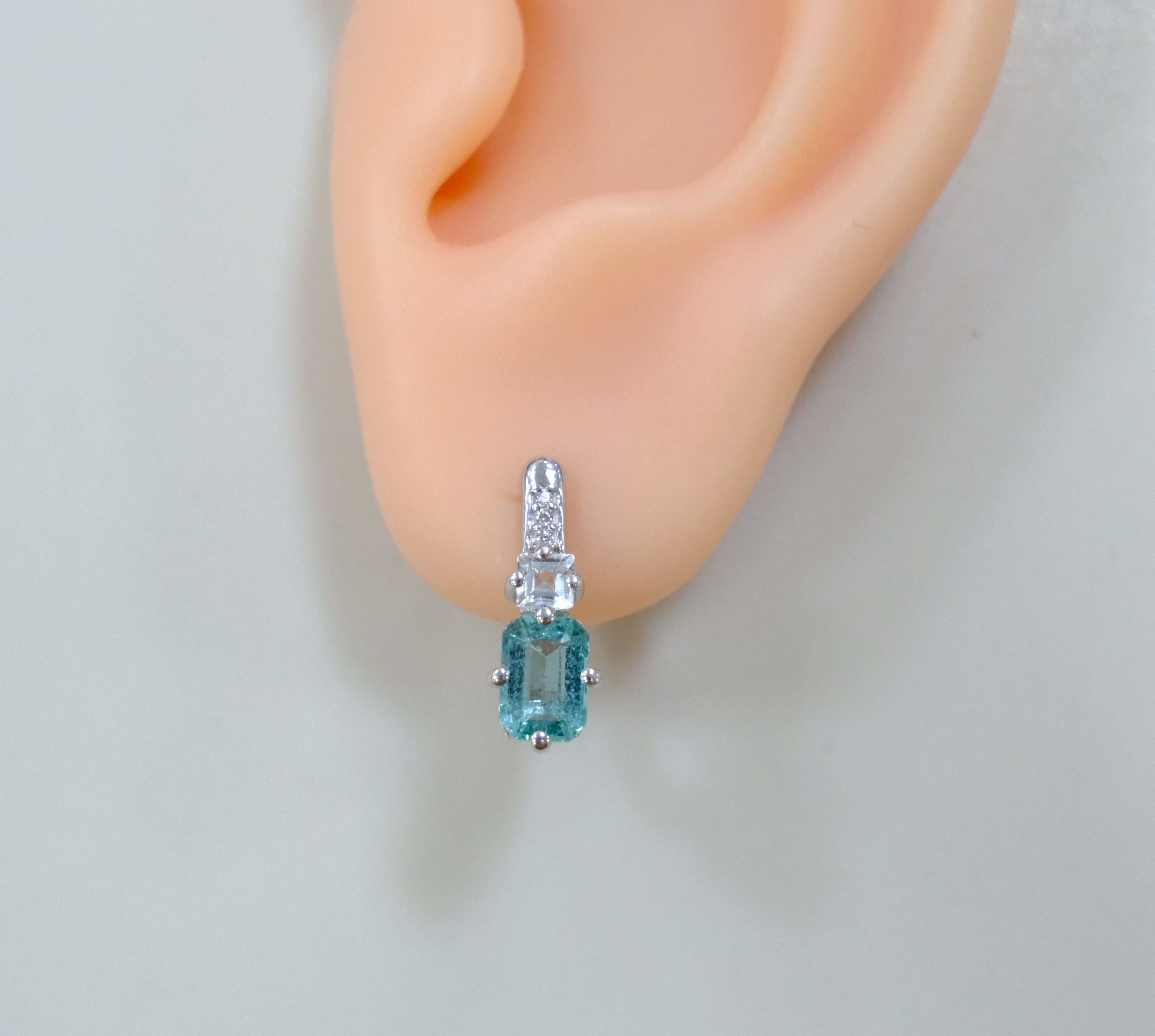Серебряные серьги с изумрудами